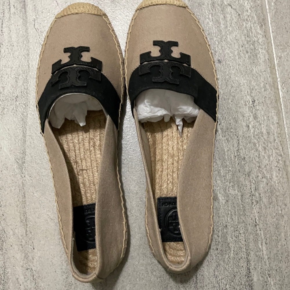 Brand new Tory Burch espadrille flats. Size 8.